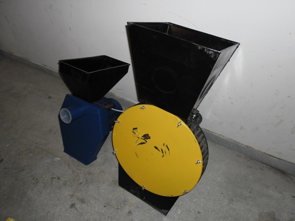 MOARA CU CIOCANELE CAPACITATE 500 KG/H